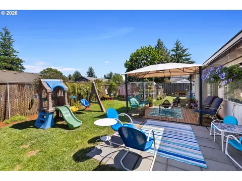 Exterior - 170 NE Robin Way, Gresham, OR 97030 photo 9 of 12
