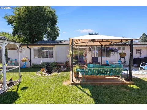 Exterior - 170 NE Robin Way, Gresham, OR 97030 photo 4 of 12