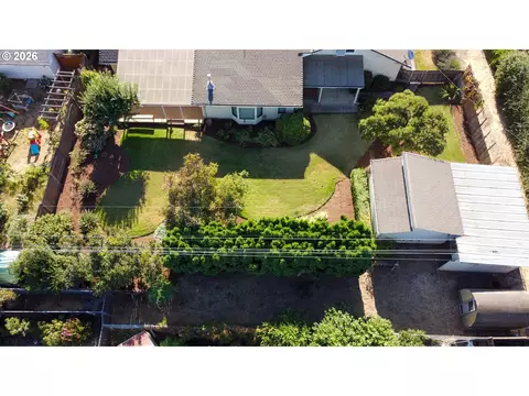 View/Area - 2641 Castle Dr, Springfield, OR 97477 photo 5 of 6