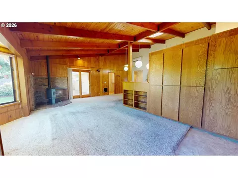 Living - 2641 Castle Dr, Springfield, OR 97477 photo 7 of 7
