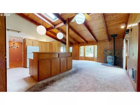 Living - 2641 Castle Dr, Springfield, OR 97477 photo 5 of 7