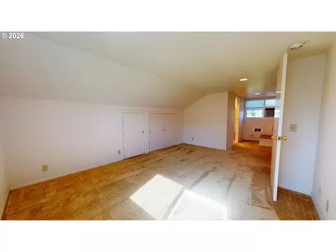 Bedroom - 2641 Castle Dr, Springfield, OR 97477 photo 7 of 9