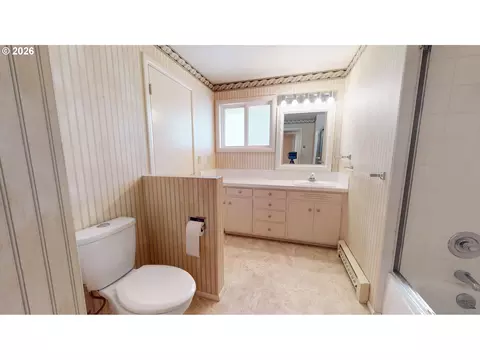 Bath - 2641 Castle Dr, Springfield, OR 97477 photo 1 of 3