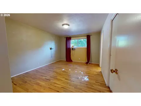 Bedroom - 2641 Castle Dr, Springfield, OR 97477 photo 2 of 9