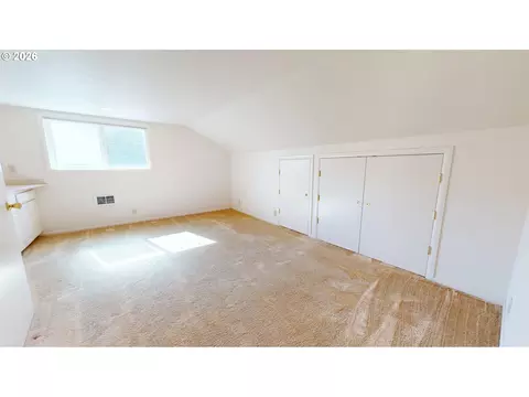 Bedroom - 2641 Castle Dr, Springfield, OR 97477 photo 8 of 9