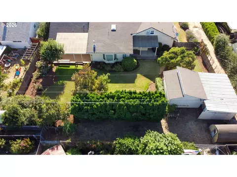 View/Area - 2641 Castle Dr, Springfield, OR 97477 photo 4 of 6