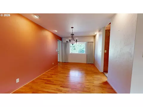 Living - 2641 Castle Dr, Springfield, OR 97477 photo 3 of 7