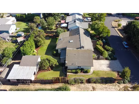 View/Area - 2641 Castle Dr, Springfield, OR 97477 photo 6 of 6