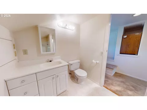 Bath - 2641 Castle Dr, Springfield, OR 97477 photo 3 of 3