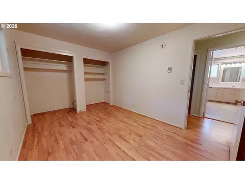 Bedroom - 2641 Castle Dr, Springfield, OR 97477 photo 4 of 9