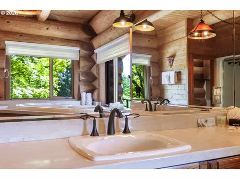 Bath - 6154 View Rd, Florence, OR 97439 photo 3 of 4
