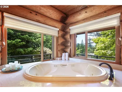 Bath - 6154 View Rd, Florence, OR 97439 photo 1 of 4