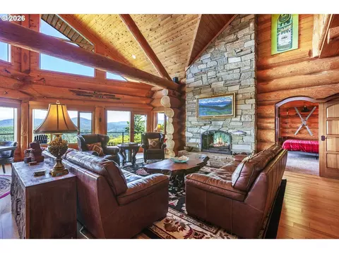 Living - 6154 View Rd, Florence, OR 97439 photo 1 of 4