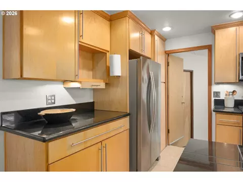 Kitchen - 865 E 43rd Ave, Eugene, OR 97405 photo 7 of 7