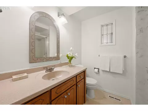 Bath - 865 E 43rd Ave, Eugene, OR 97405 photo 2 of 3