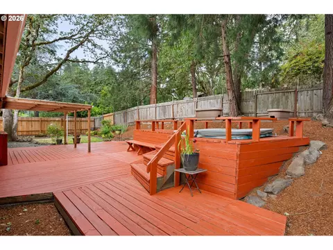 Exterior - 865 E 43rd Ave, Eugene, OR 97405 photo 2 of 7