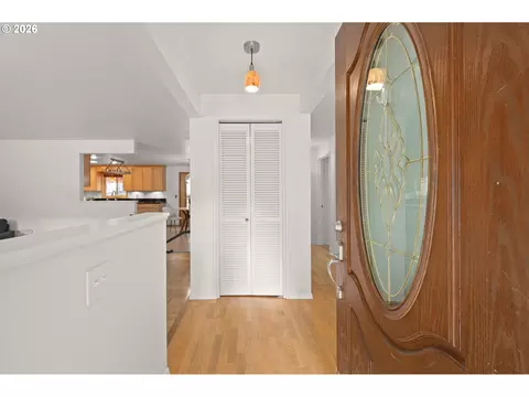 Entry Way - 865 E 43rd Ave, Eugene, OR 97405 photo 1 of 3