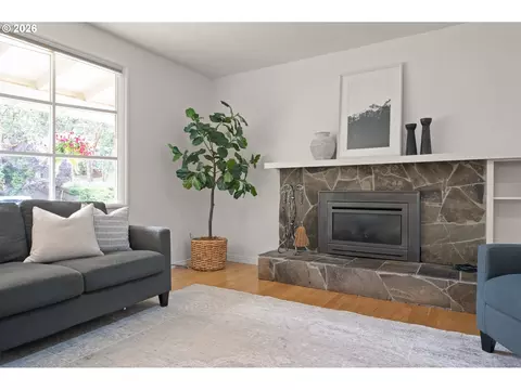 Living - 865 E 43rd Ave, Eugene, OR 97405 photo 3 of 4