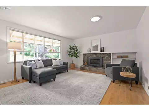 Living - 865 E 43rd Ave, Eugene, OR 97405 photo 2 of 4