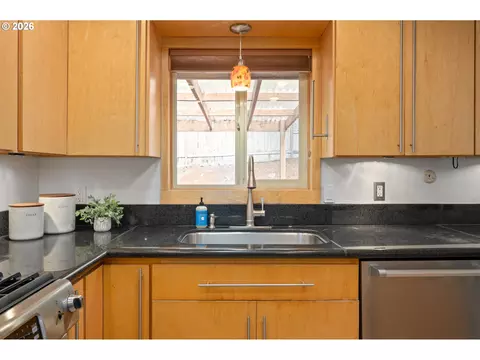 Kitchen - 865 E 43rd Ave, Eugene, OR 97405 photo 3 of 7