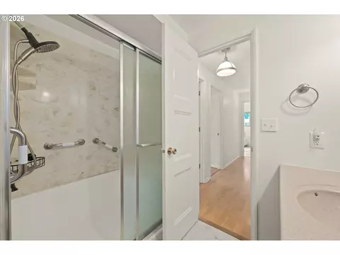 Bath - 865 E 43rd Ave, Eugene, OR 97405 photo 3 of 3