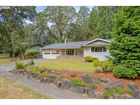 Exterior - 865 E 43rd Ave, Eugene, OR 97405 photo 7 of 7