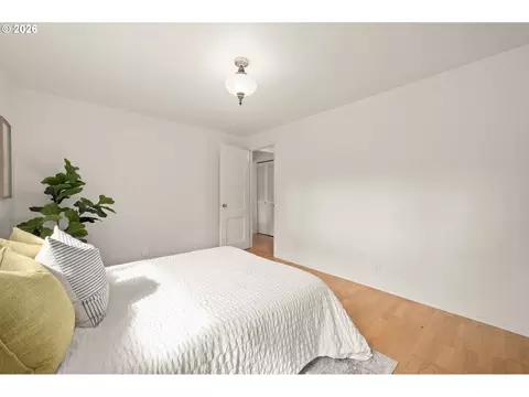 Bedroom - 865 E 43rd Ave, Eugene, OR 97405 photo 5 of 6