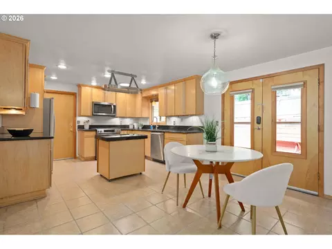 Kitchen - 865 E 43rd Ave, Eugene, OR 97405 photo 1 of 7