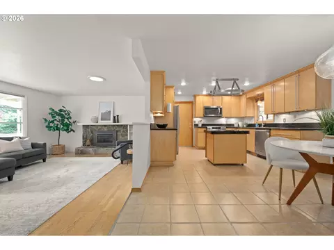 Living - 865 E 43rd Ave, Eugene, OR 97405 photo 4 of 4