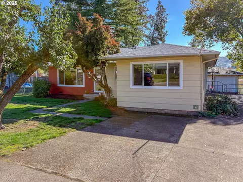 1575 NW Beaumont Ave, Roseburg, OR 97471