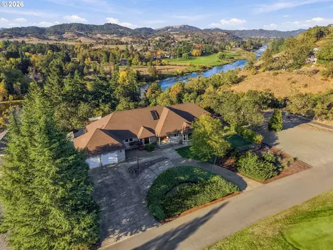 365 Birdie Ln, Roseburg, OR 97471