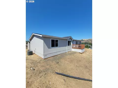 220 Deschutes Ln, Roseburg, OR 97471