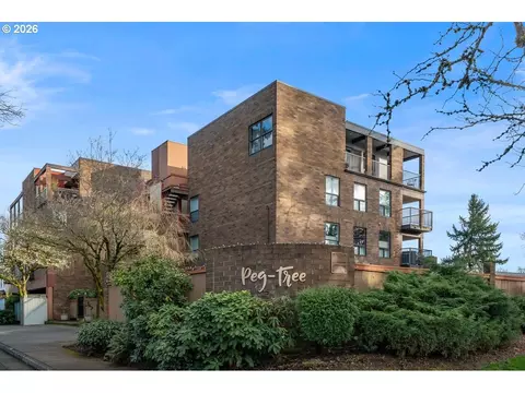 100 Leonard St #3-2, Lake Oswego, OR 97034
