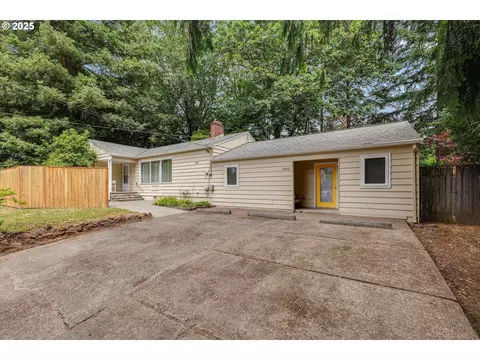 8805 SW Willow Ln, Portland, OR 97225