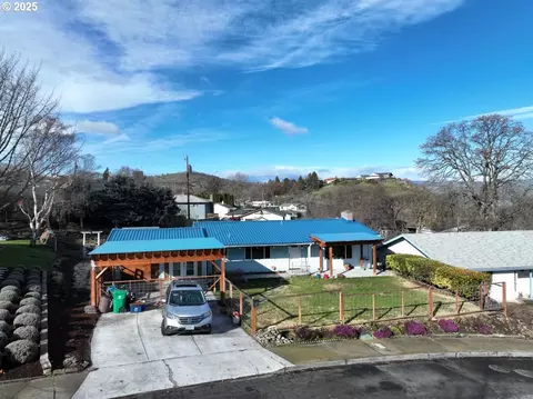 1613 Oregon St, The Dalles, OR 97058