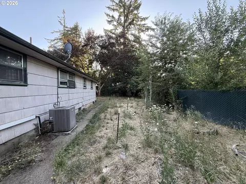 Exterior - 4694 Daisy St, Springfield, OR 97478 photo 5 of 9