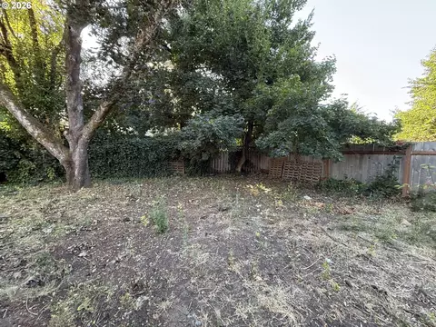 Exterior - 4694 Daisy St, Springfield, OR 97478 photo 6 of 9