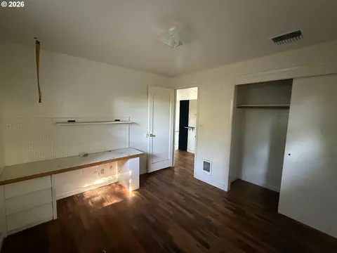 Bedroom - 4694 Daisy St, Springfield, OR 97478 photo 4 of 6