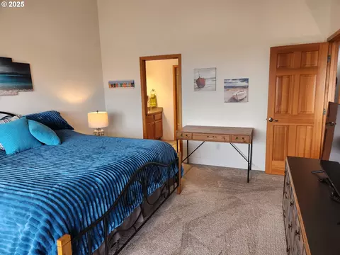 Bedroom - 94097 Weber Way, Gold Beach, OR 97444 photo 1 of 6