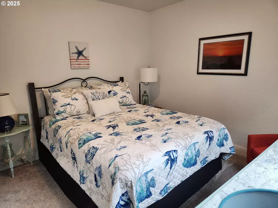 Bedroom - 94097 Weber Way, Gold Beach, OR 97444 photo 5 of 6
