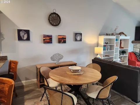 Dining - 94097 Weber Way, Gold Beach, OR 97444 photo 1 of 1