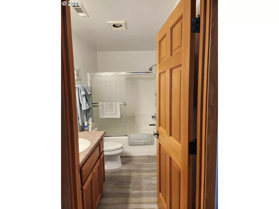 Bath - 94097 Weber Way, Gold Beach, OR 97444 photo 3 of 3