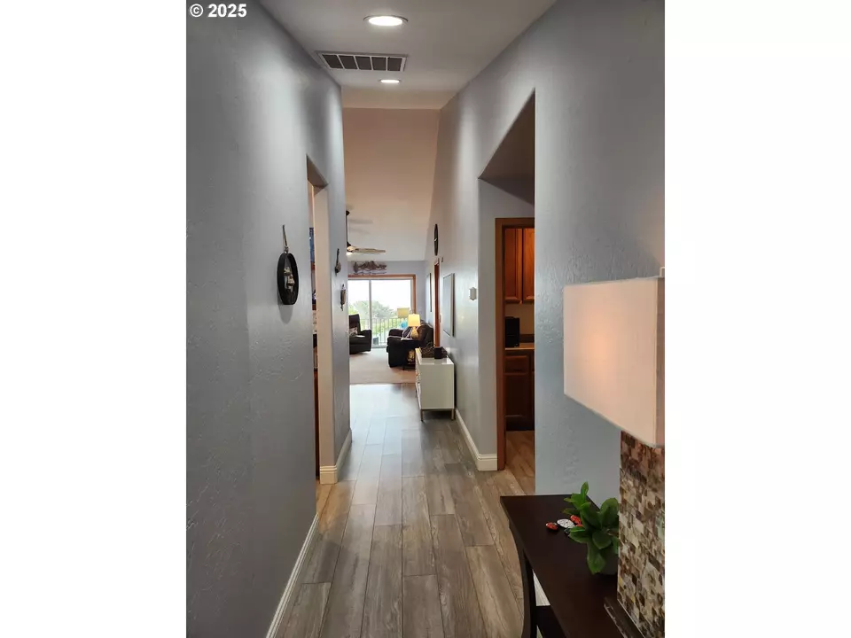 Entry Way - 94097 Weber Way, Gold Beach, OR 97444 photo 1 of 4