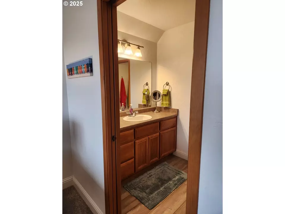 Bath - 94097 Weber Way, Gold Beach, OR 97444 photo 1 of 3