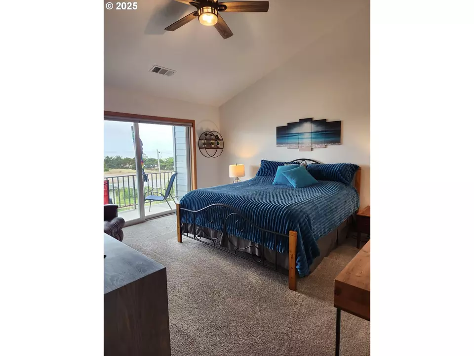 Bedroom - 94097 Weber Way, Gold Beach, OR 97444 photo 6 of 6