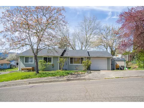 400 NW Susan Ave, Winston, OR 97496