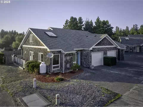 154 28th St #154, Long Beach, WA 98631