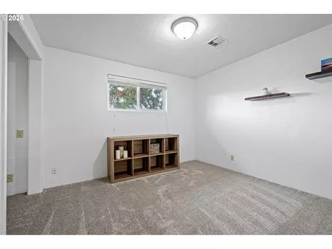 Bedroom - 936 Quinalt St, Springfield, OR 97477 photo 6 of 7
