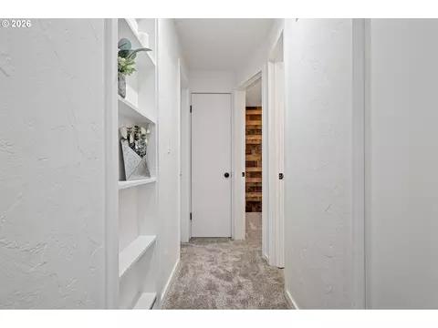 Entry Way - 936 Quinalt St, Springfield, OR 97477 photo 2 of 2