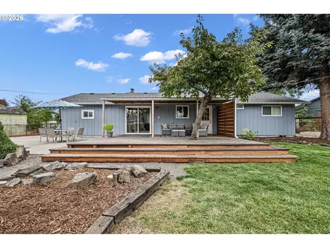 Exterior - 936 Quinalt St, Springfield, OR 97477 photo 7 of 8